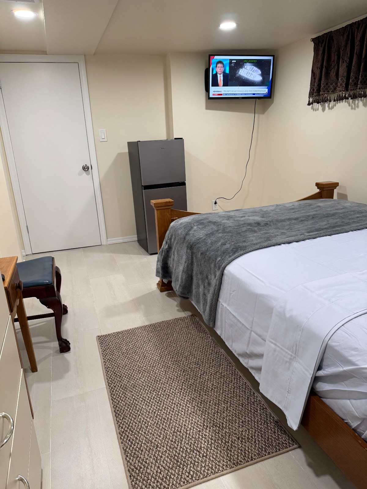 Cozy 1 Bedroom  located in New Hyde Park near LIJ - Photo 4