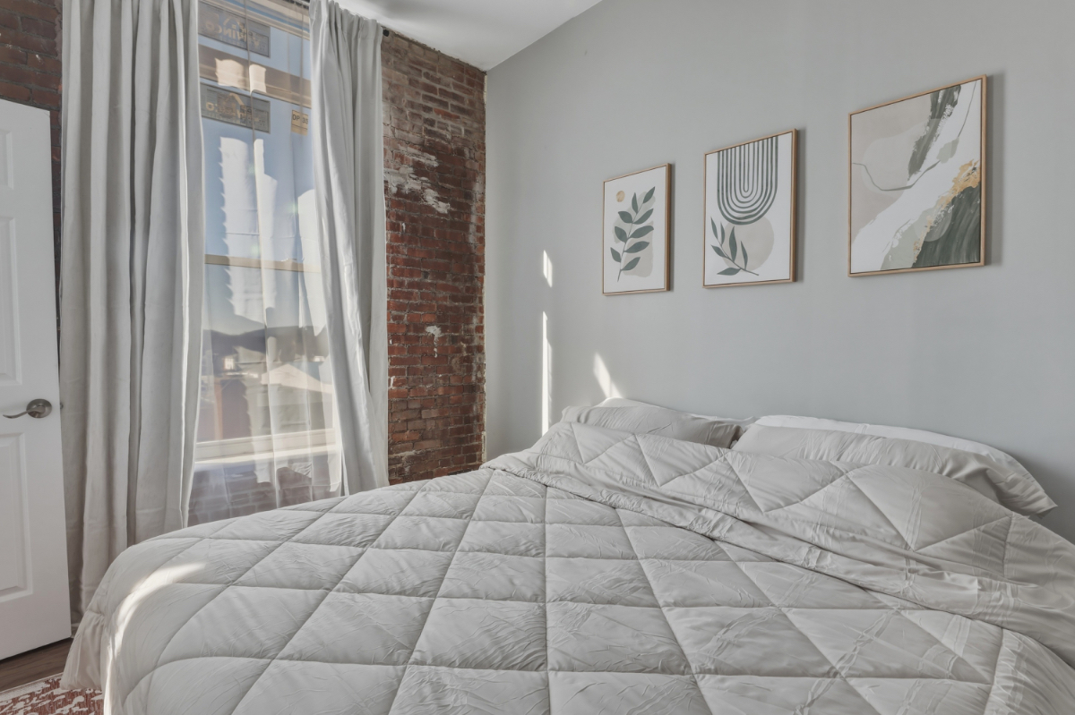 Downtown Elmira, King suite, Mountain View, W&D - Photo 6