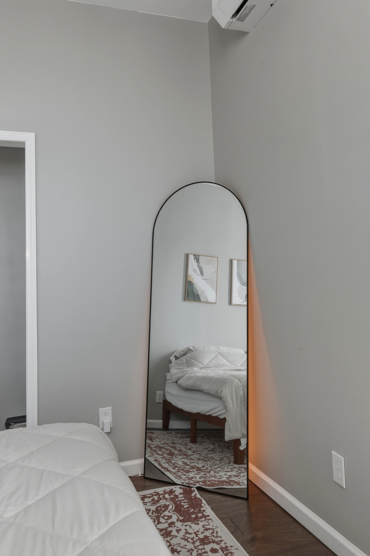 Downtown Elmira, King suite, Mountain View, W&D - Photo 7