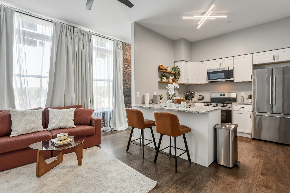 Downtown Elmira, King suite, Mountain View, W&D - Photo 1