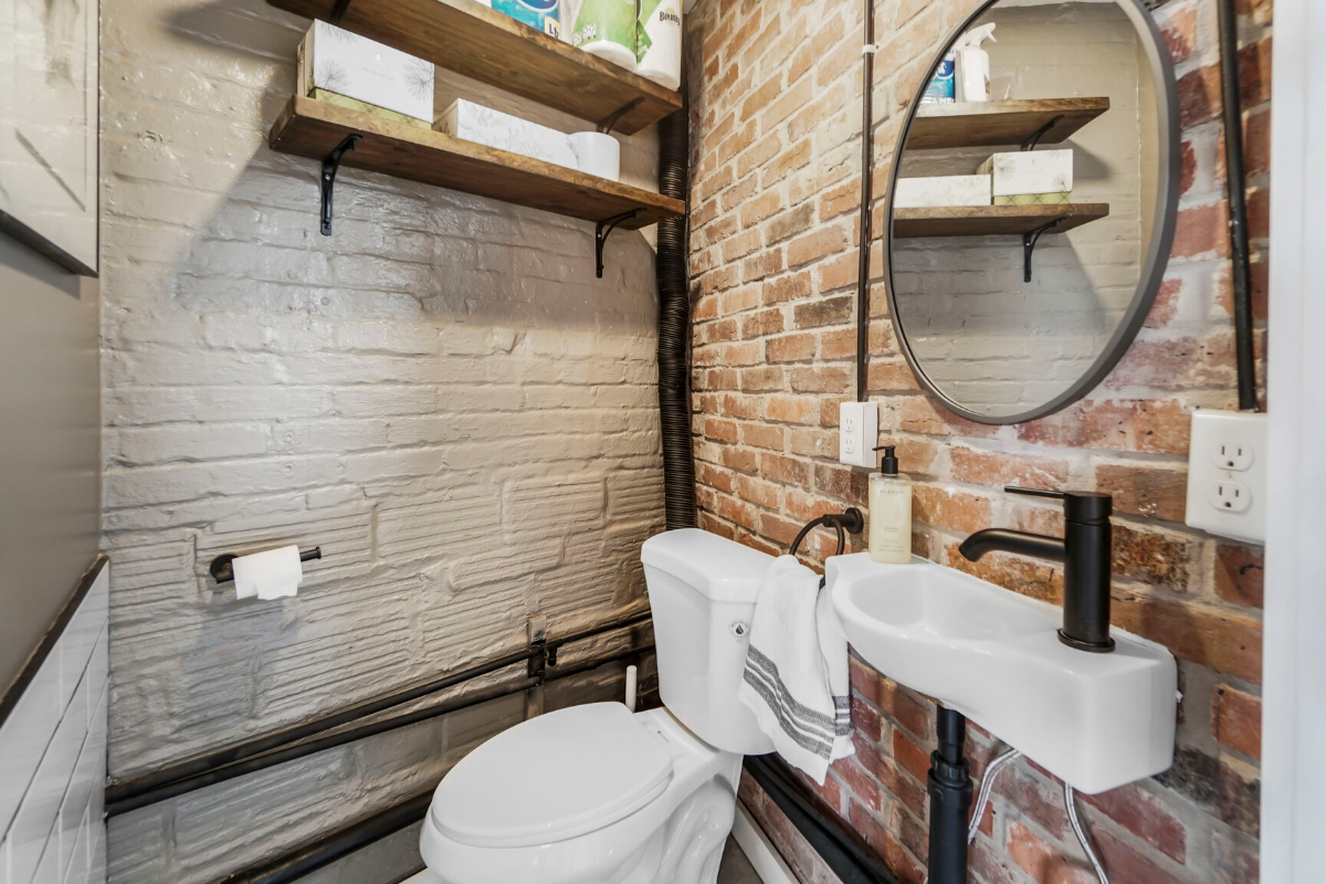 Private Capitol Hill Carriage House - Walk to Union Station, Fully Furnished, W/D & Workspace - Photo 4