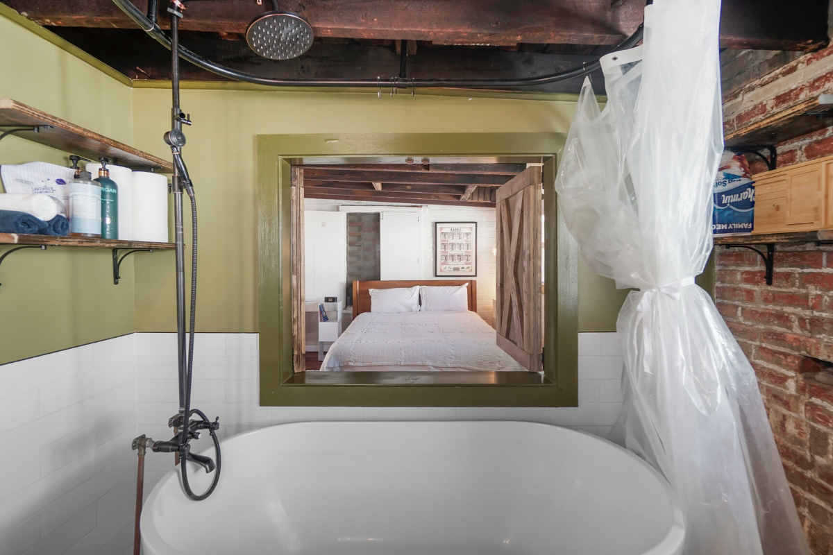 Private Capitol Hill Carriage House - Walk to Union Station, Fully Furnished, W/D & Workspace - Photo 11