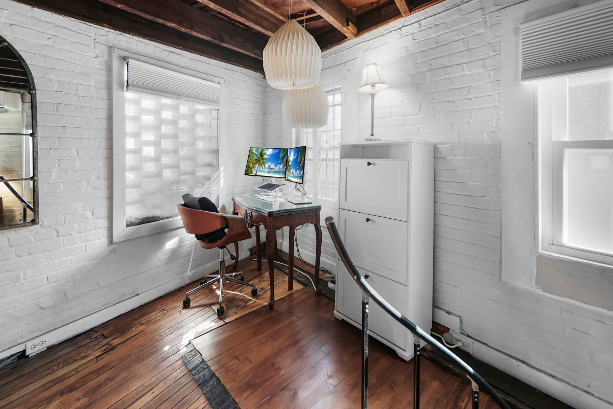 Private Capitol Hill Carriage House - Walk to Union Station, Fully Furnished, W/D & Workspace - Photo 12
