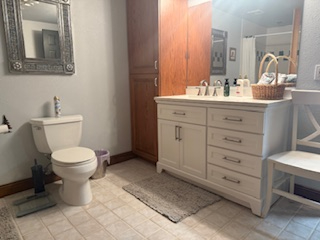 Very Quiet one Private Bedroom and Private Bathroom - Photo 3