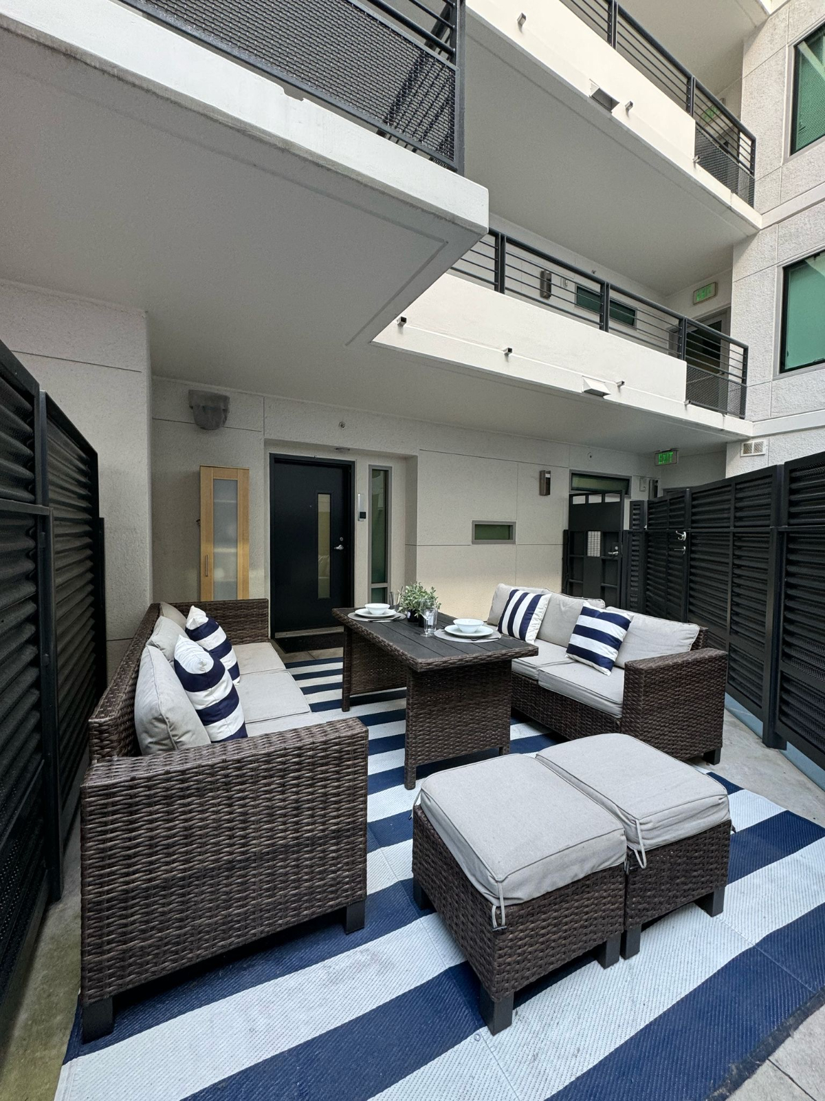 Awesome Little Italy Oasis - Photo 3