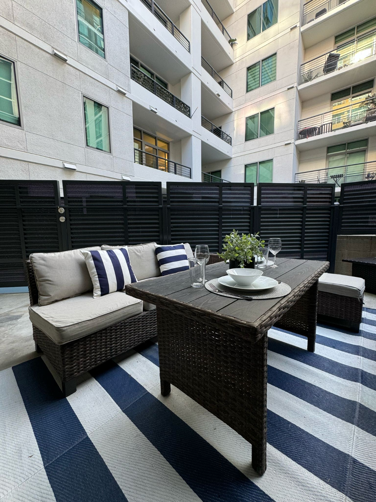 Awesome Little Italy Oasis - Photo 5