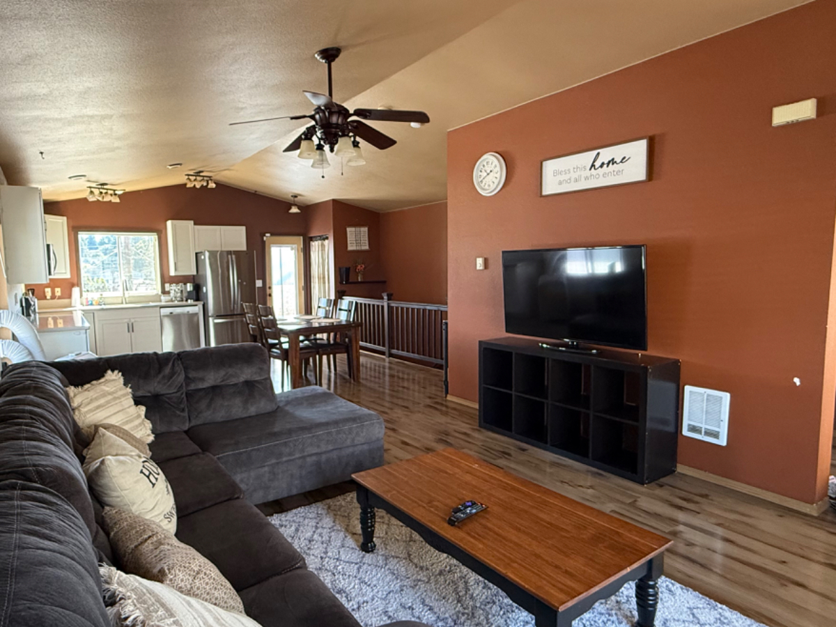 Master Bed/Bath walk in closet - Walk to PSNS, Close to Hospital, and Ferry to Seattle - All Utilities and Wifi - 1 Car Garage