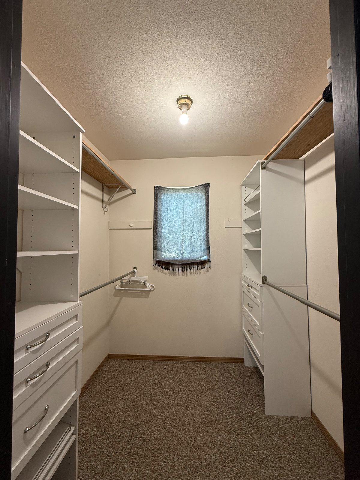 Master Bed/Bath walk in closet - Walk to PSNS, Close to Hospital, and Ferry to Seattle - All Utilities and Wifi - 1 Car Garage - Photo 5