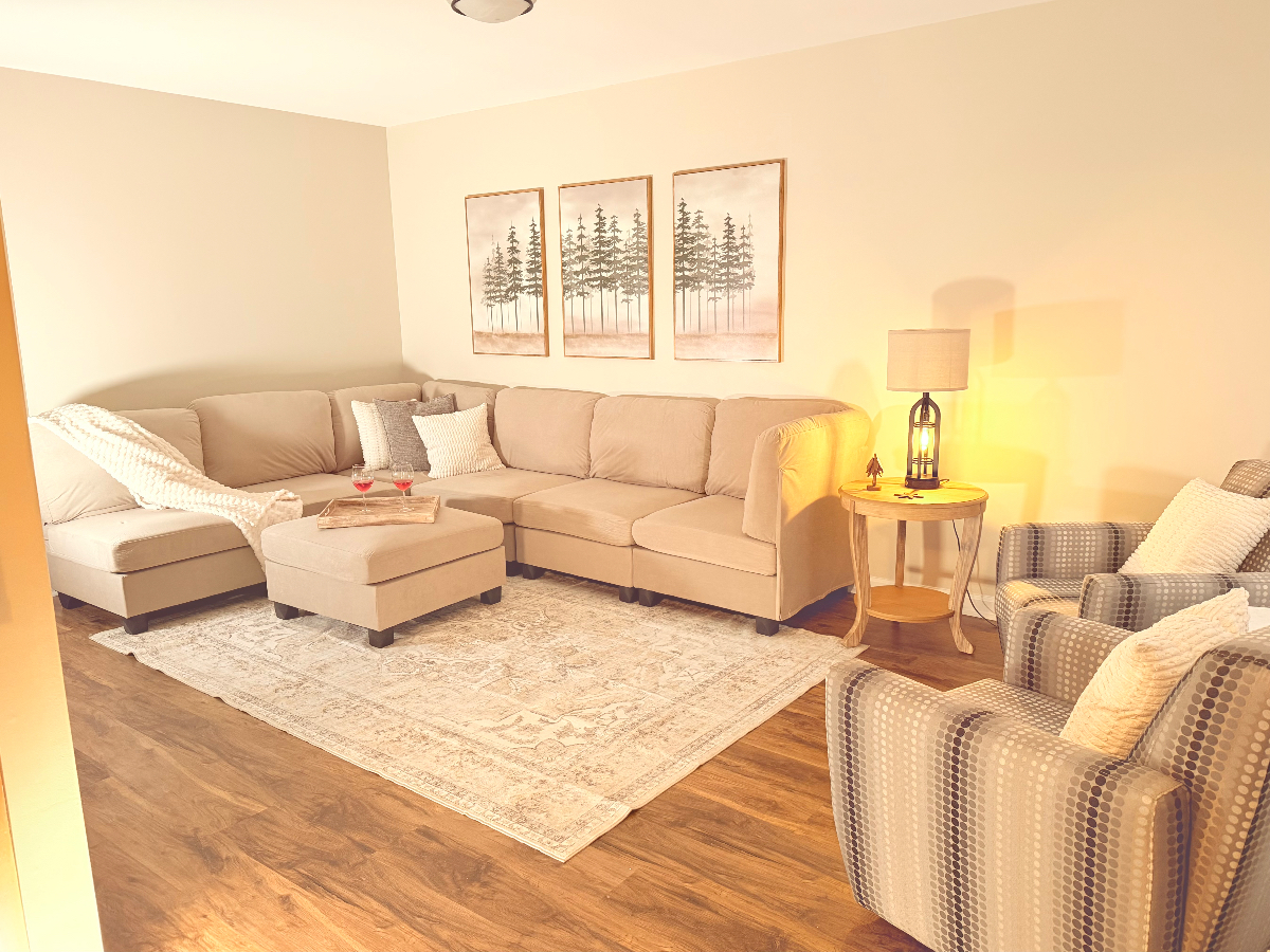 2BR/2BA Townhome minutes to Track and SPAC - Fully Furnished with Garage - Photo 1