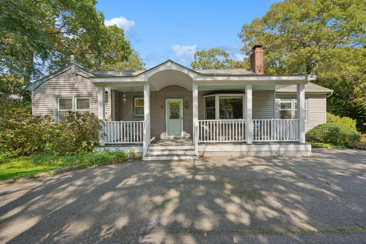 4BR 2.5BA Hampton Bays Home, Near Shinnecock Bay, Beaches, Southampton - Photo 1