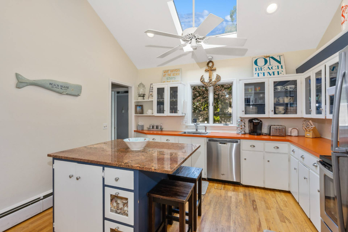 4BR 2.5BA Hampton Bays Home, Near Shinnecock Bay, Beaches, Southampton - Photo 8