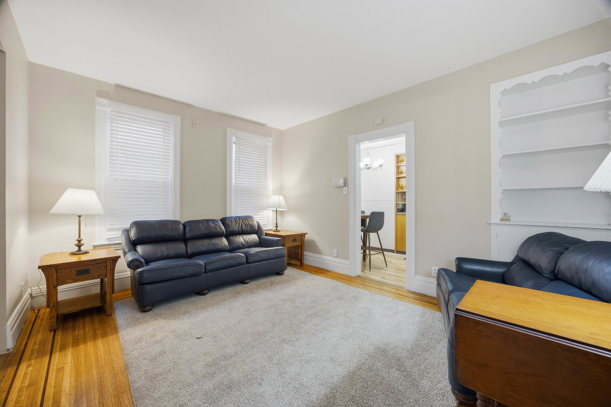 Batavia duplex close to everything - Photo 2