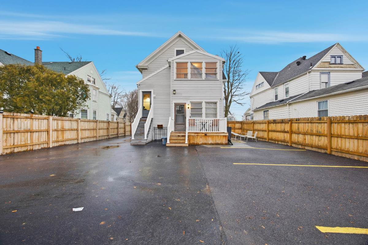 Batavia duplex close to everything - Photo 6
