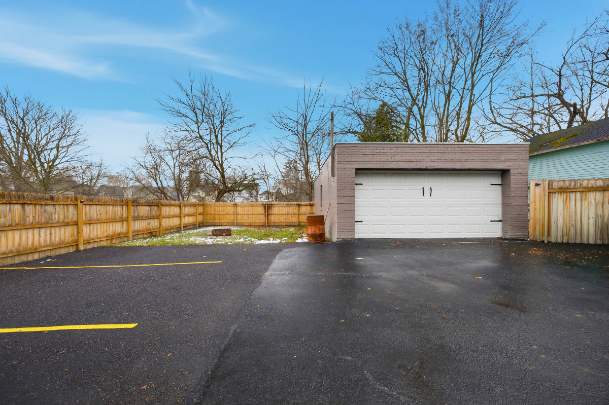 Batavia duplex close to everything - Photo 8