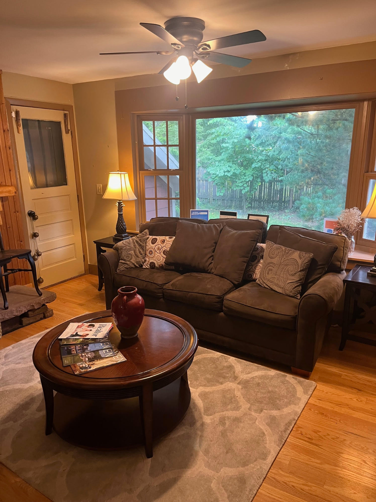 Beautiful, Fully Furnished Private Suite Ideal for Healthcare Professionals - Photo 8
