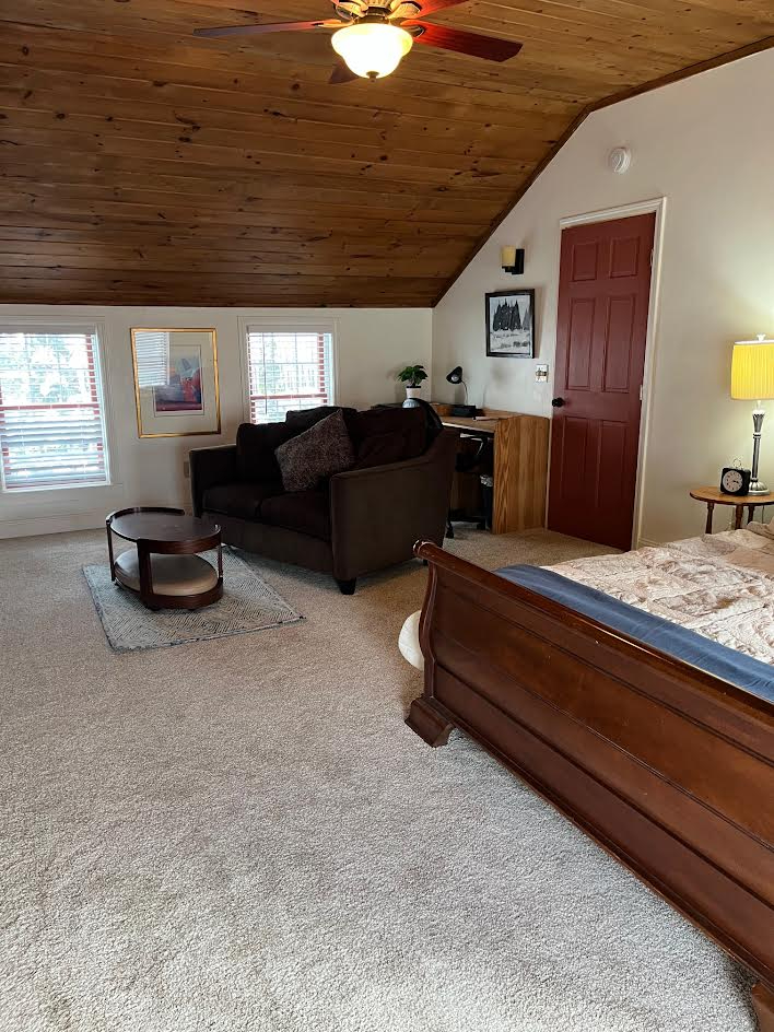 Beautiful, Fully Furnished Private Suite Ideal for Healthcare Professionals - Photo 5