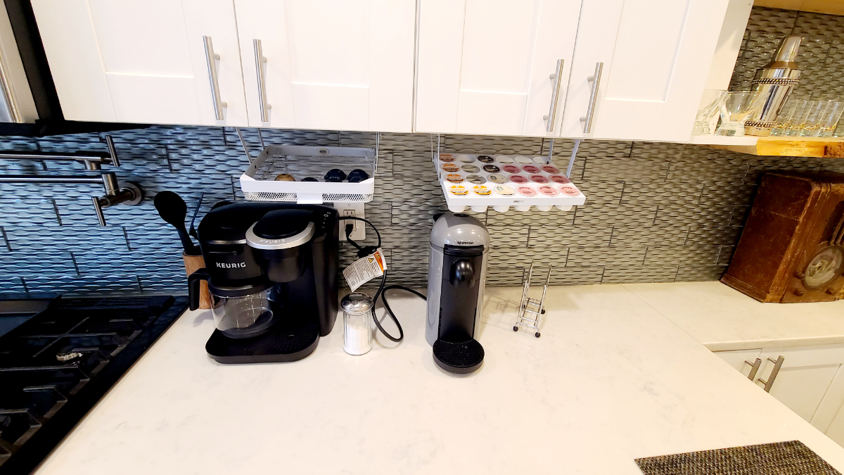 Completely renovated 2BR/2.5BA rowhouse - Photo 7