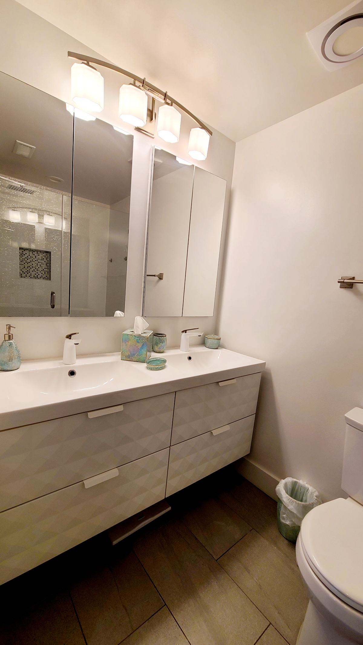 Completely renovated 2BR/2.5BA rowhouse - Photo 12