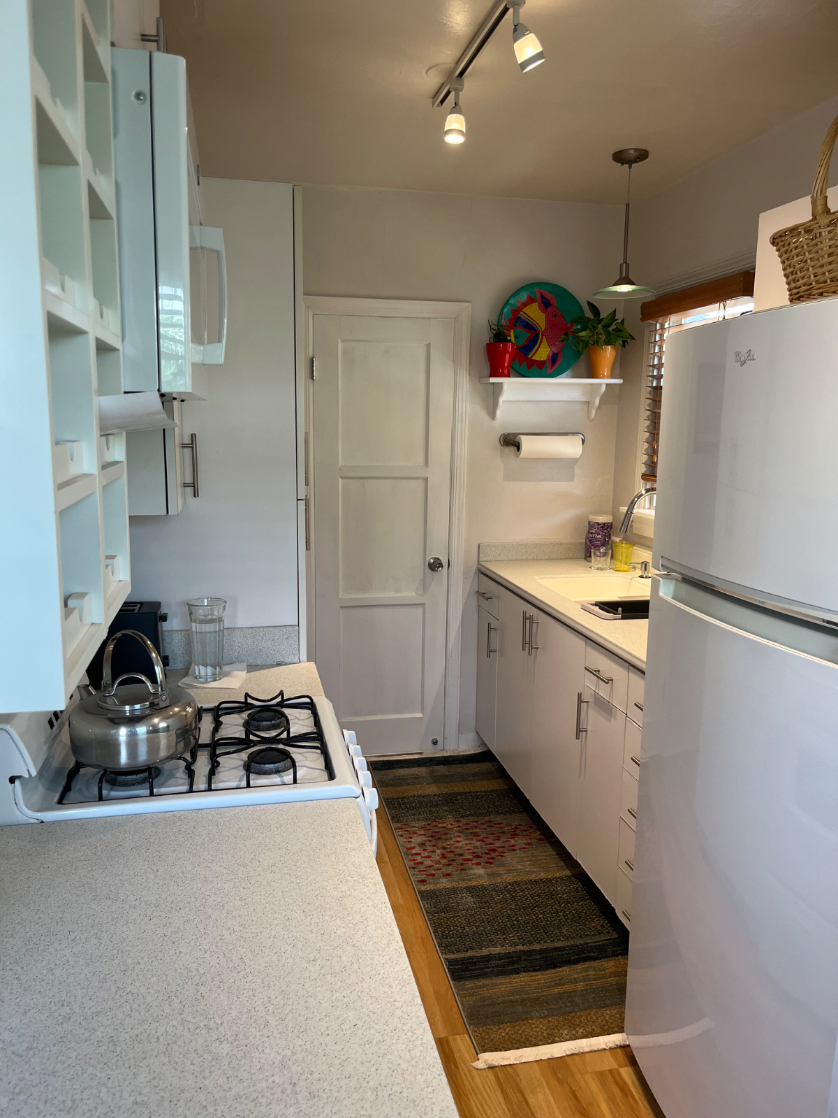 Cozy 1 bedroom cottage 4 blocks from Pacific Beach - Photo 2