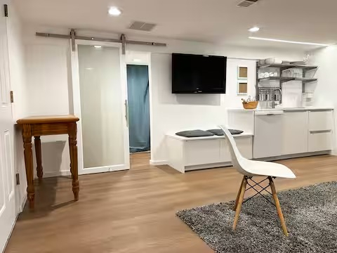 Bright Modern Suite in NW DC - Photo 4