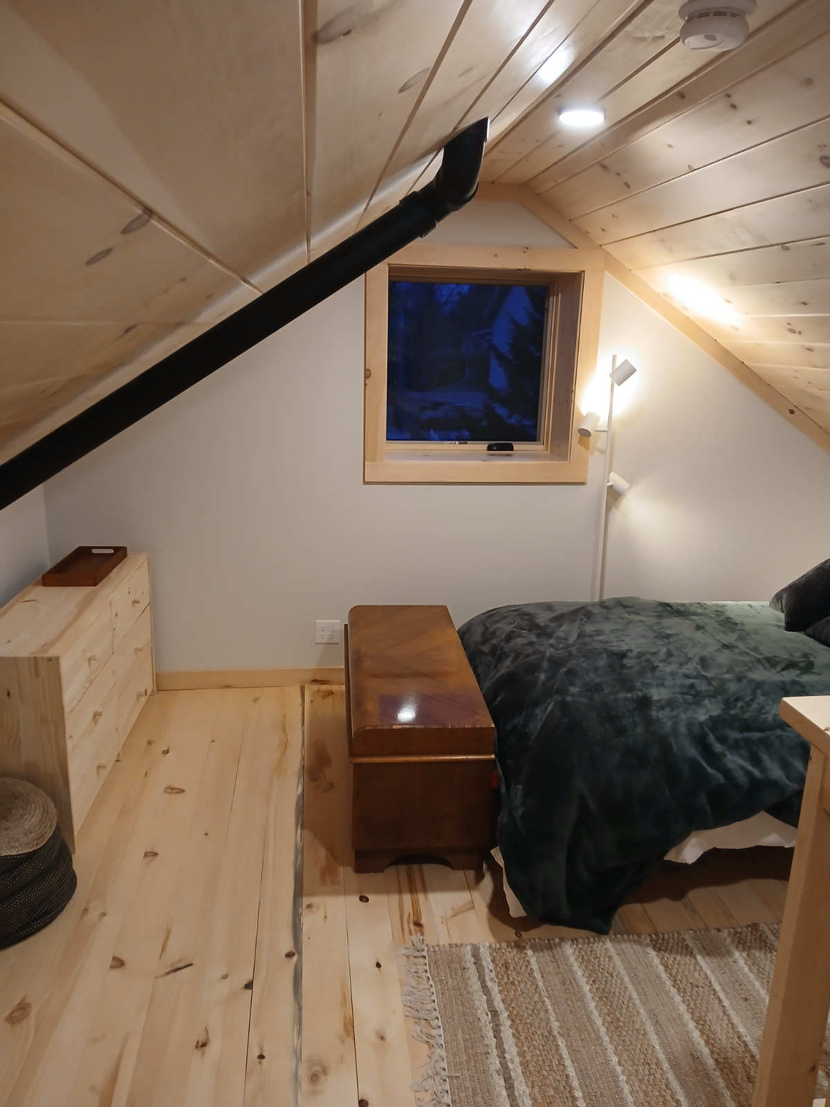 Newly built cottage --green, quiet, & private, yet convenient in the city - Photo 1