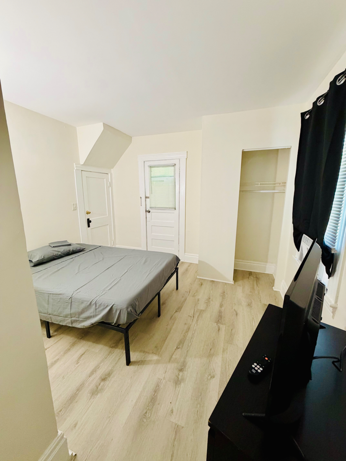 SYRACUSE NY-PRIVATE FULL BATH- WALK TO SYRACUSE UNIVERSITY- CHEAP- FULLY FURNISHED- CLOSE TO ALL HOS - Photo 7