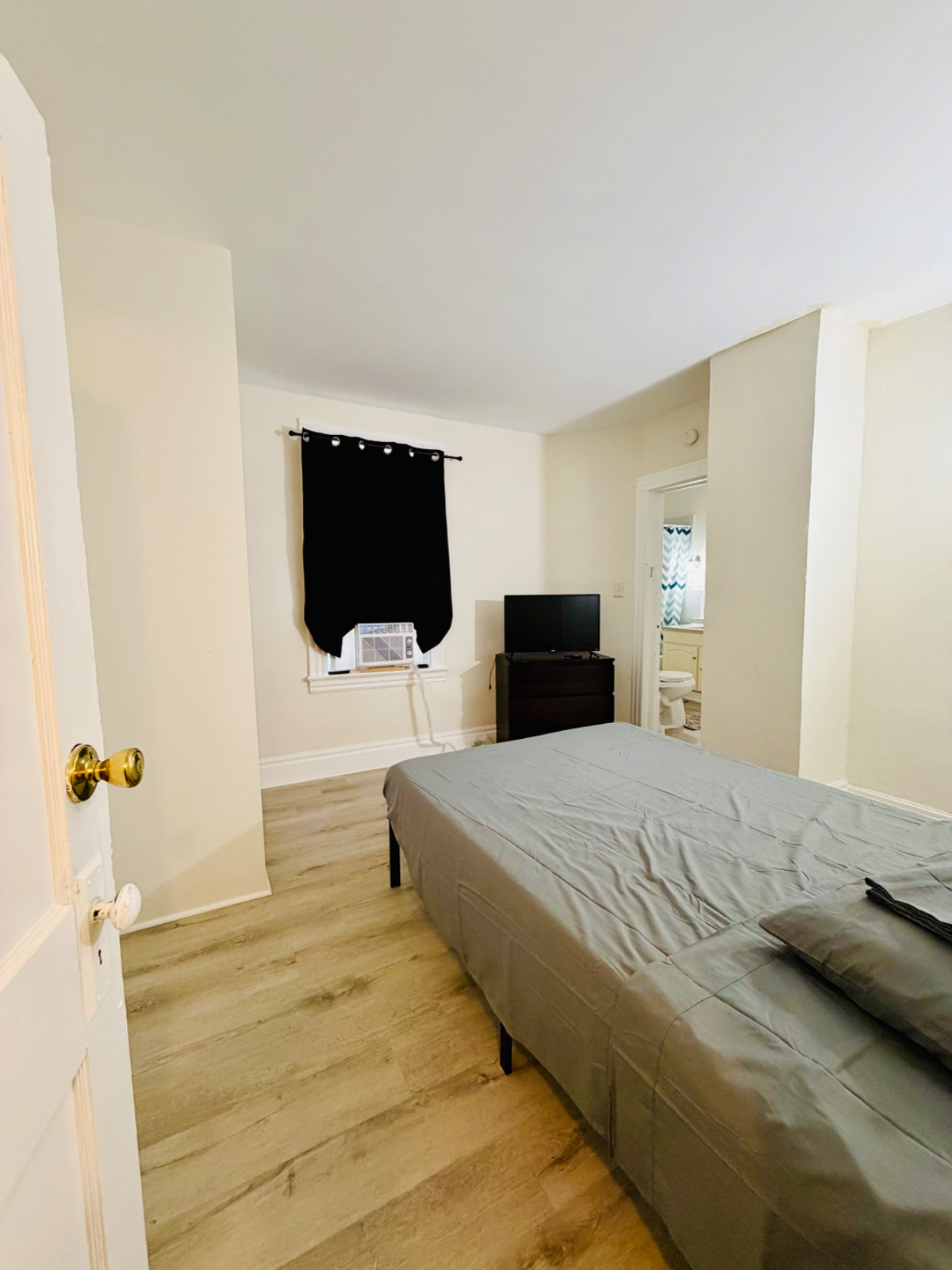 SYRACUSE NY-PRIVATE FULL BATH- WALK TO SYRACUSE UNIVERSITY- CHEAP- FULLY FURNISHED- CLOSE TO ALL HOS - Photo 9
