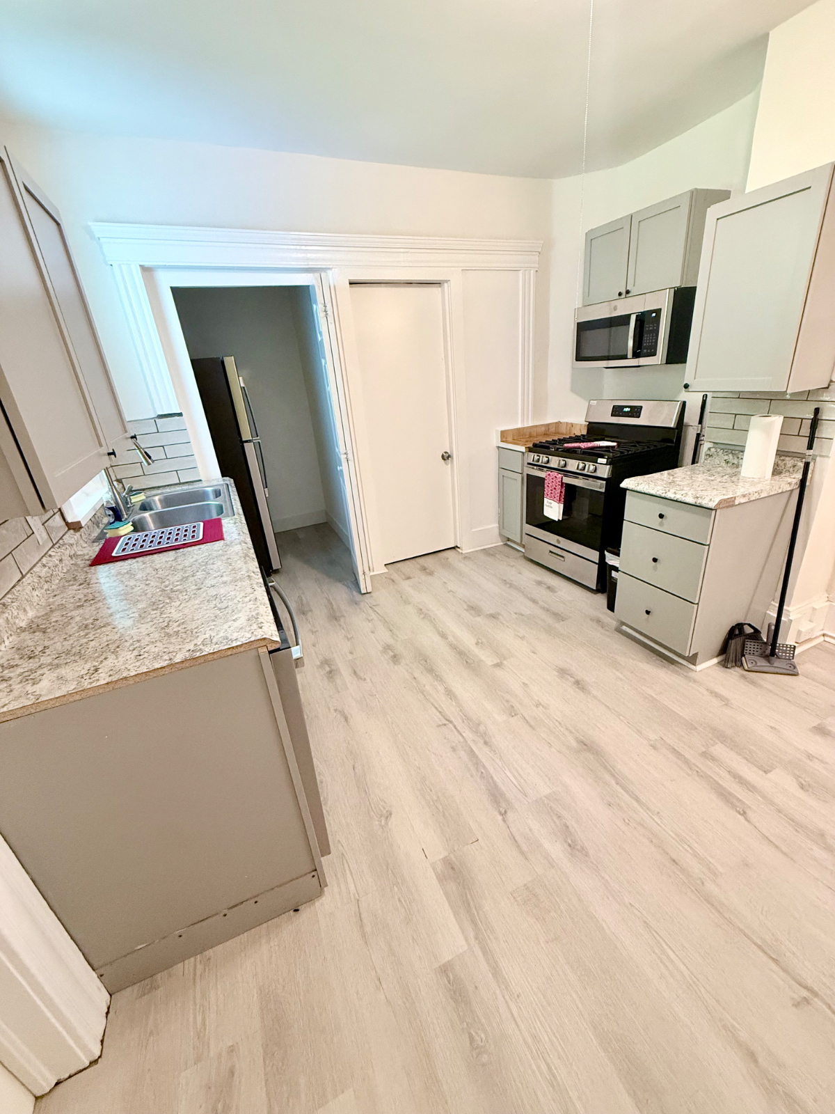 SYRACUSE NY-PRIVATE FULL BATH- WALK TO SYRACUSE UNIVERSITY- CHEAP- FULLY FURNISHED- CLOSE TO ALL HOS - Photo 1