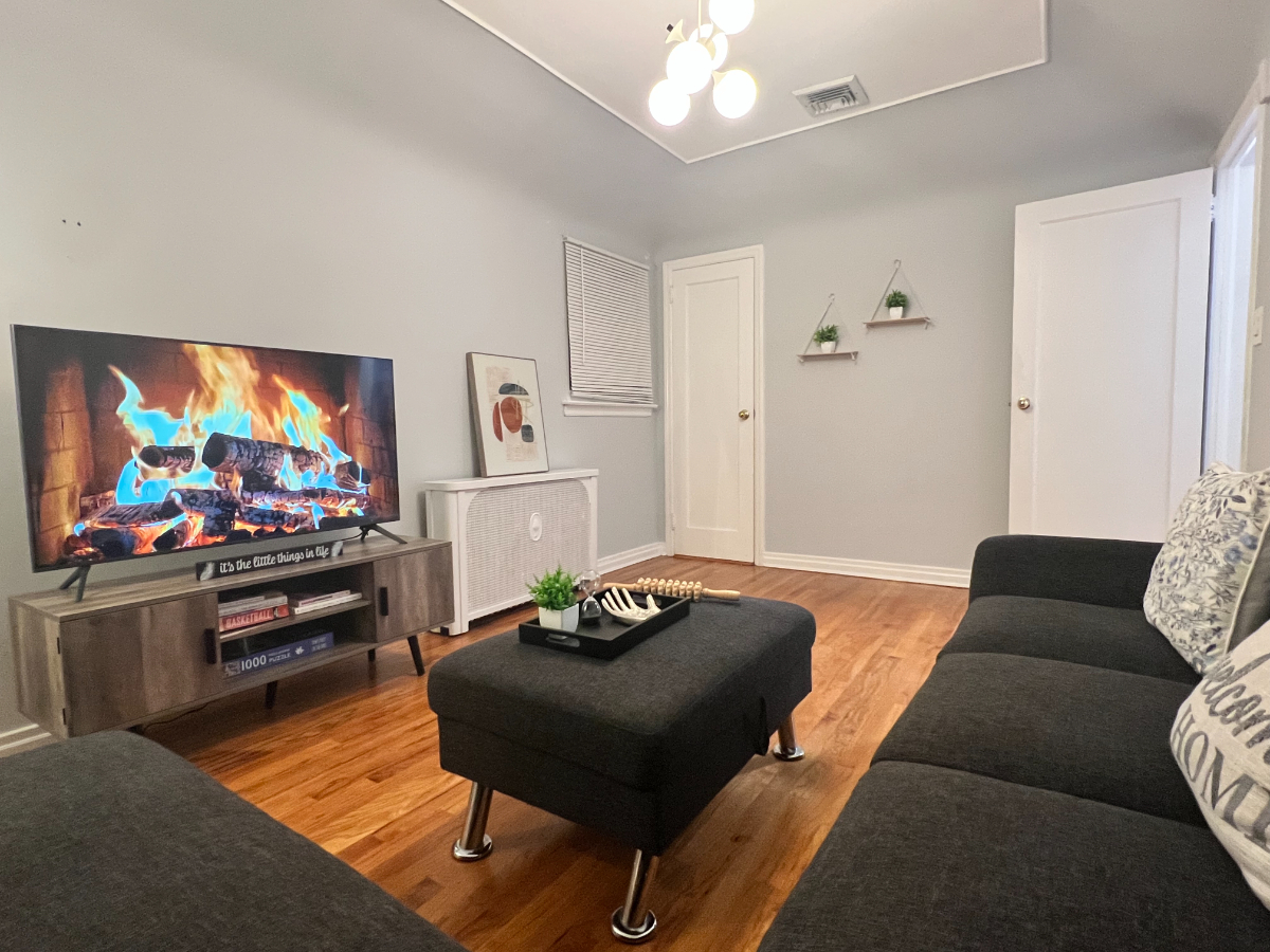 Cozy updated apartment in Queens - Photo 2