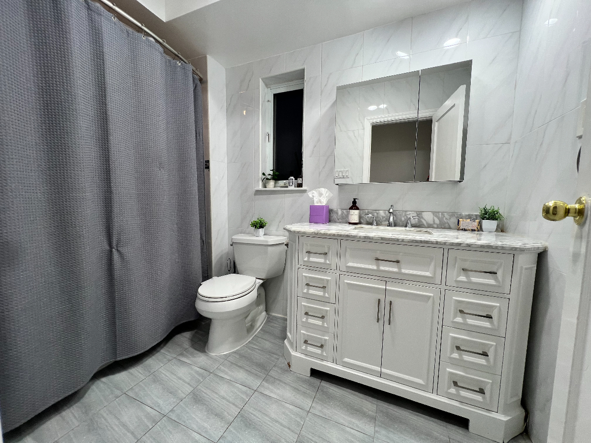 Cozy updated apartment in Queens - Photo 4