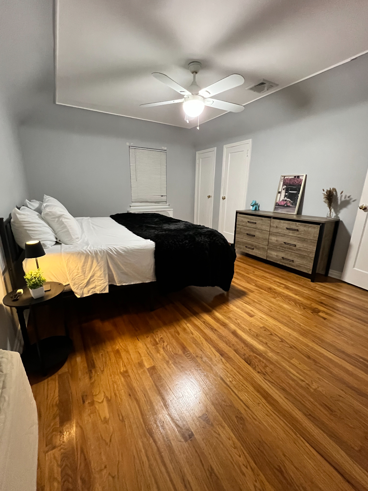 Cozy updated apartment in Queens - Photo 8