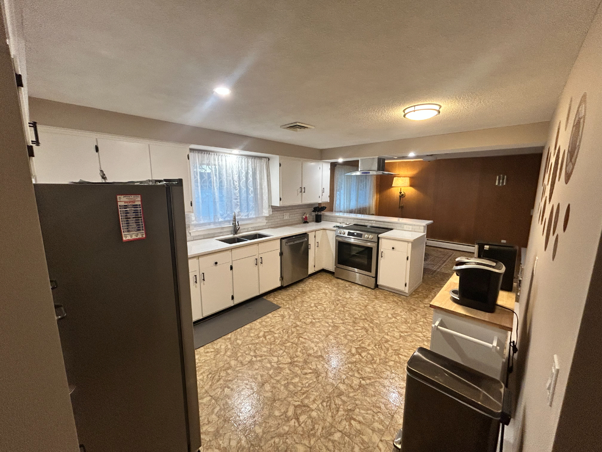 Newly renovated. Newly furnished Ranch 3bed 2.5 bath - Photo 4