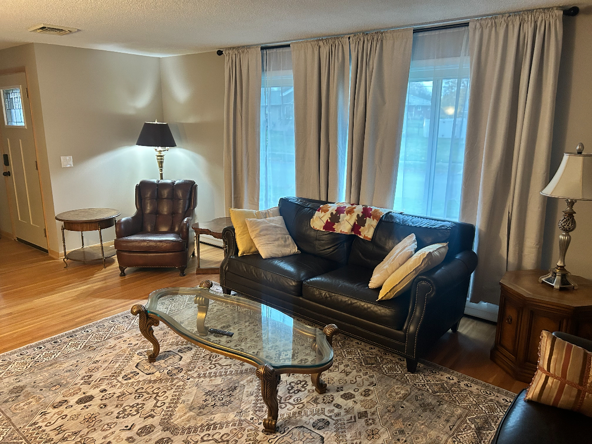 Newly renovated. Newly furnished Ranch 3bed 2.5 bath - Photo 8