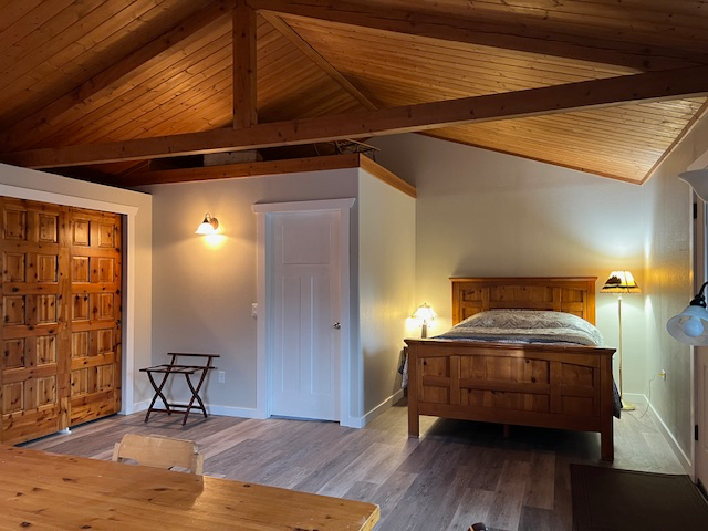 Westside Bend Studio Retreat 38 acres, Pond, Pickleball and Views - Photo 6
