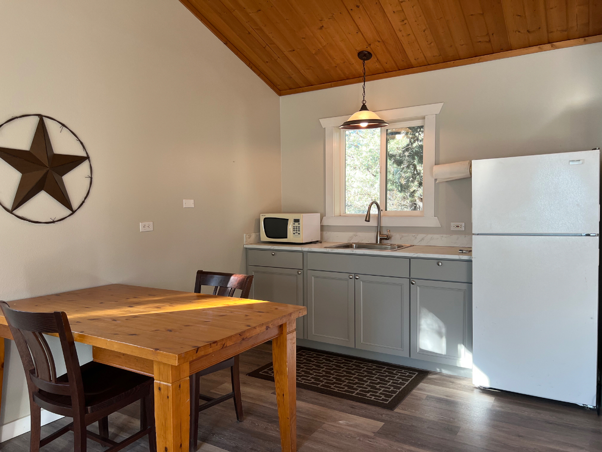 Westside Bend Studio Retreat 38 acres, Pond, Pickleball and Views - Photo 4