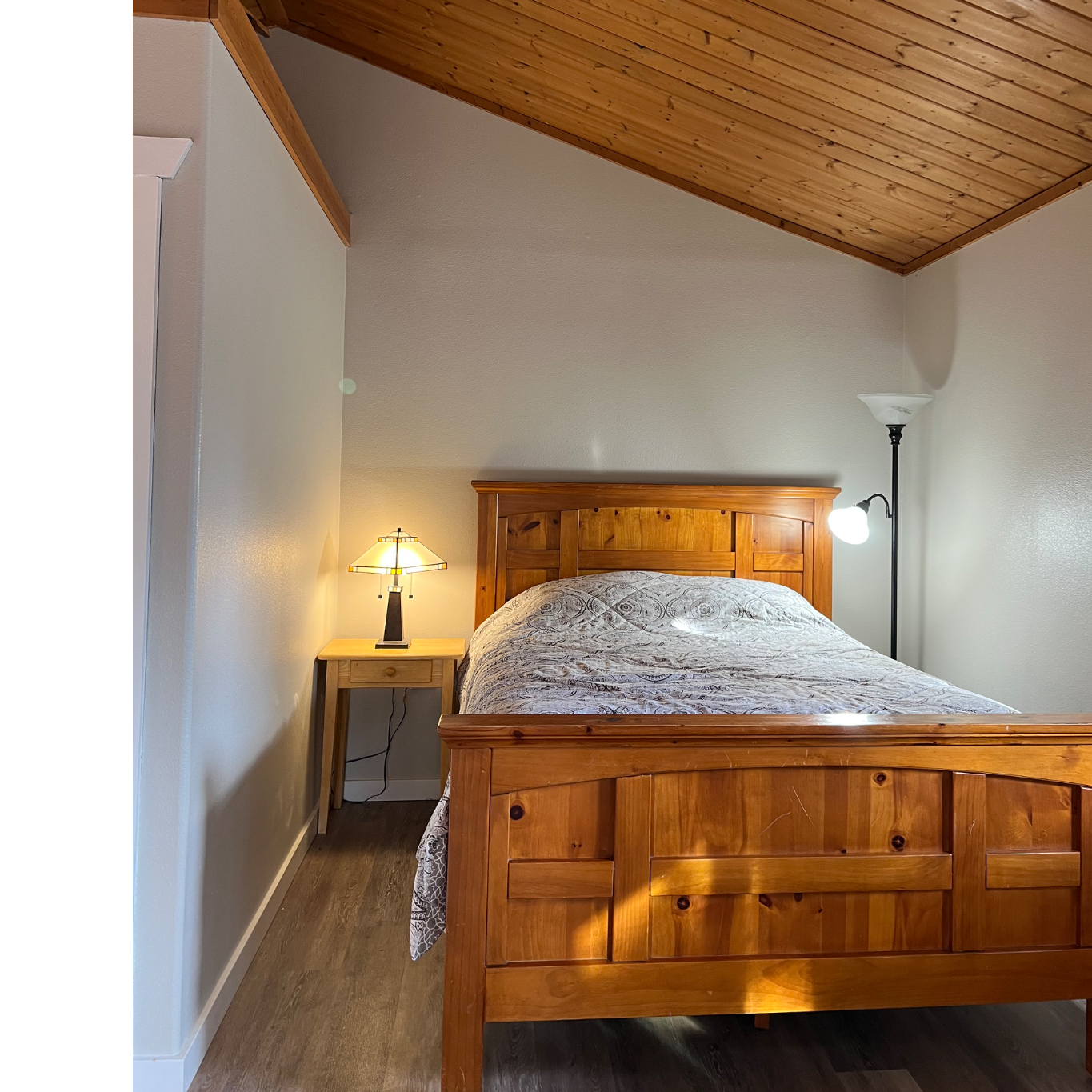 Westside Bend Studio Retreat 38 acres, Pond, Pickleball and Views - Photo 5