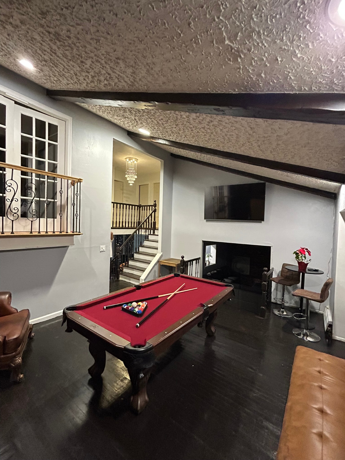 Bright Oversized Suite with Ensuite Bath and... - Photo 11