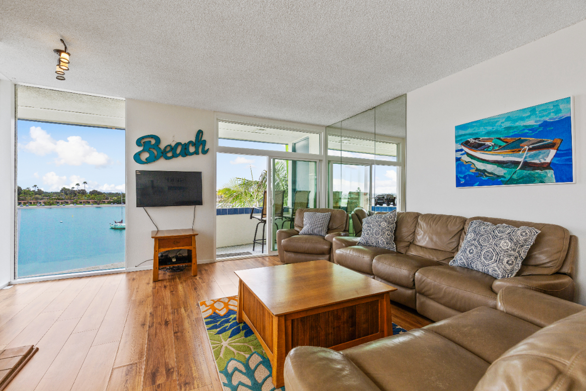 Gorgeous Bayfront Penthouse Condo Retreat - Photo 2