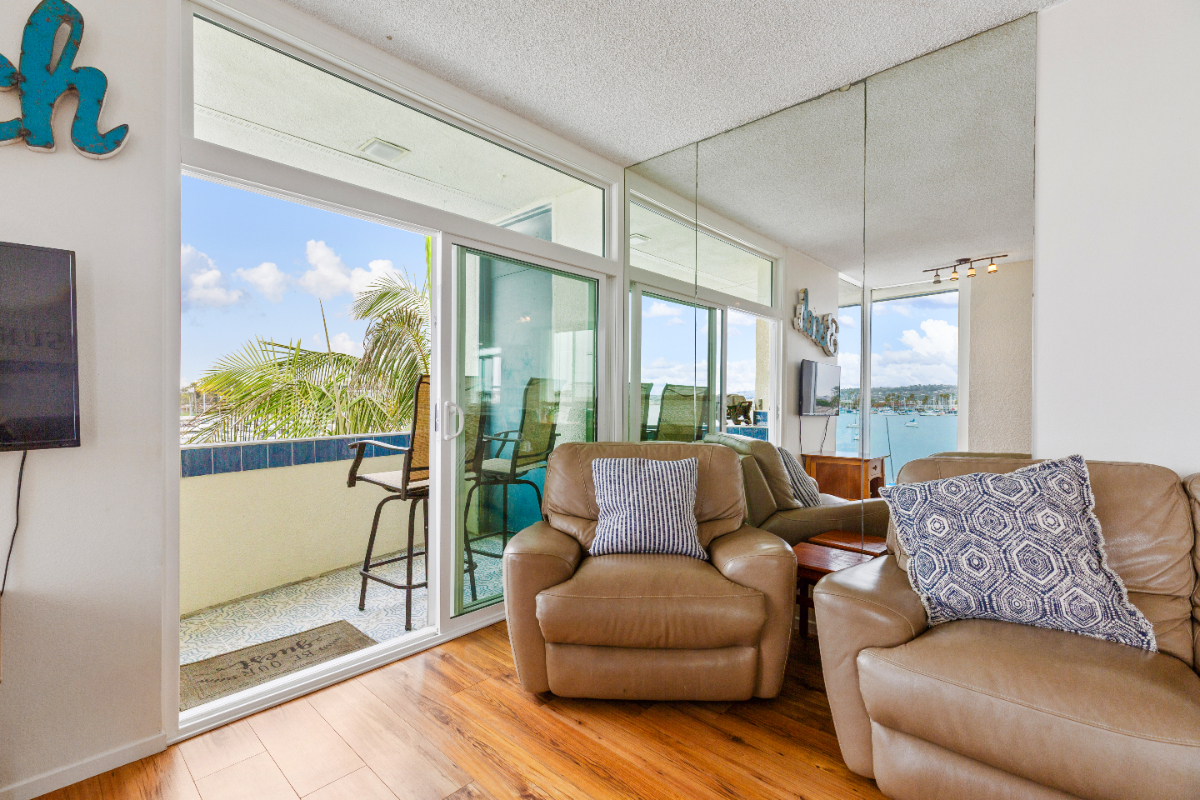 Gorgeous Bayfront Penthouse Condo Retreat - Photo 4