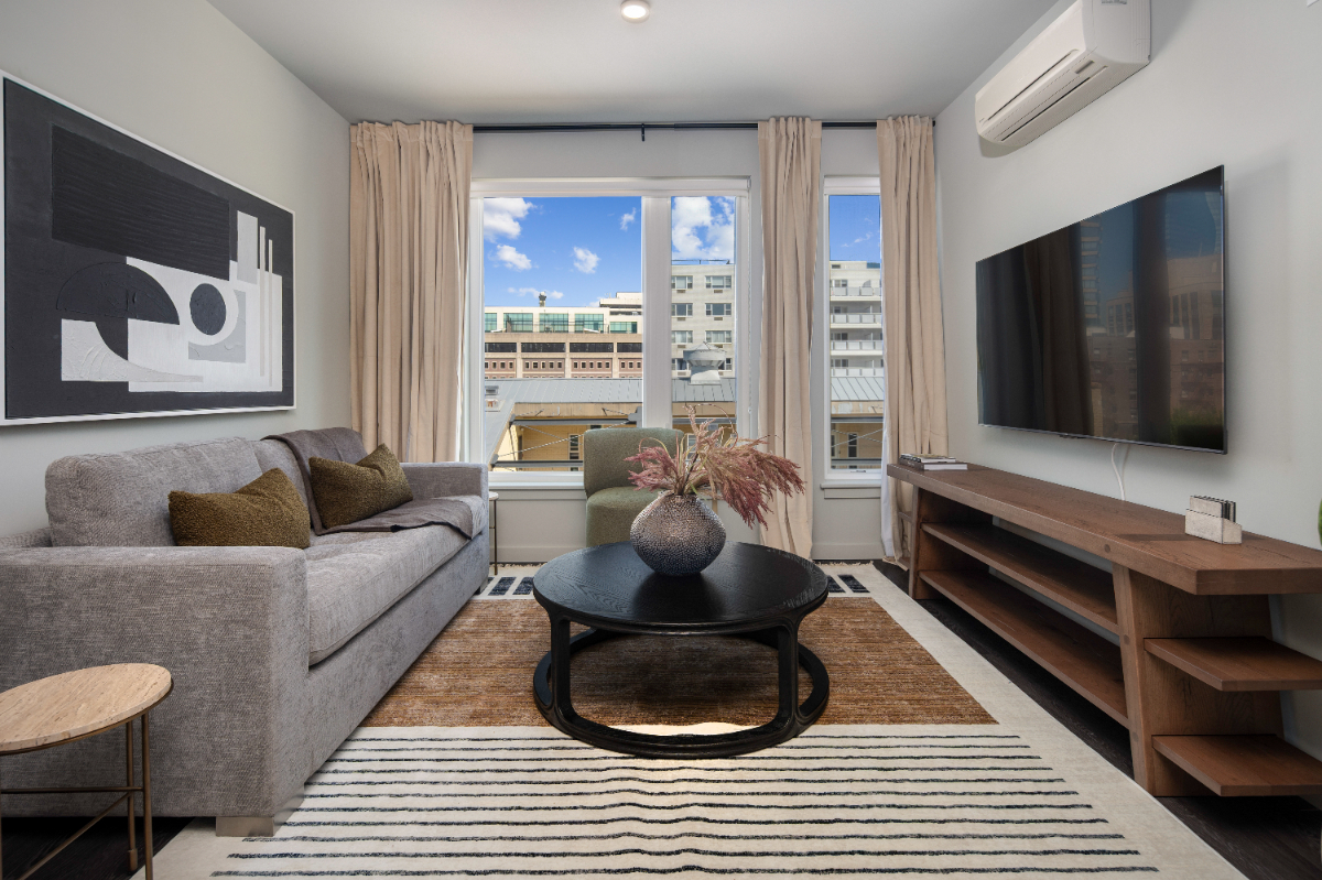 Designer 2BR, Luxe Amenities, Gym, Parking - Photo 1