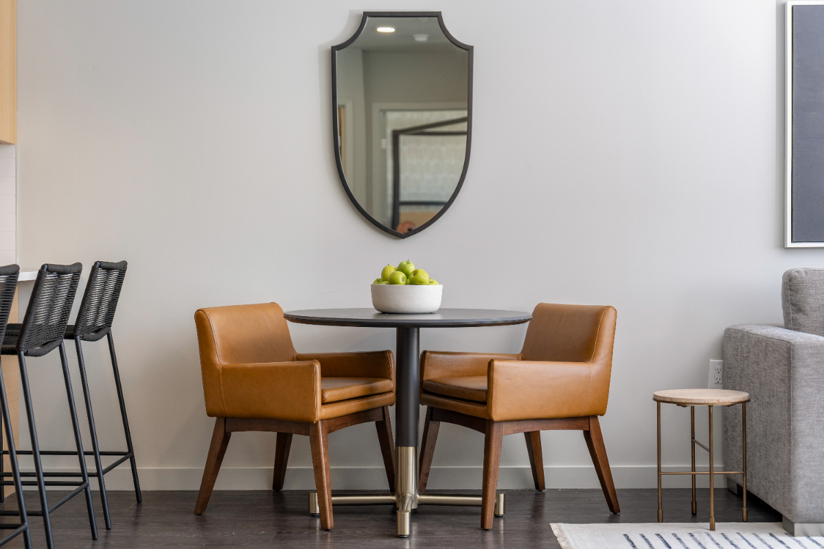 Designer 2BR, Luxe Amenities, Gym, Parking - Photo 12