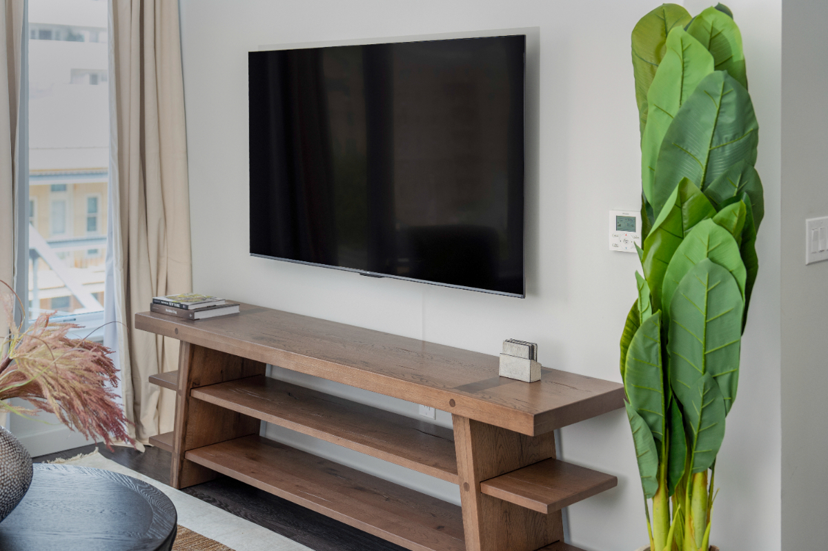 Designer 2BR, Luxe Amenities, Gym, Parking - Photo 8