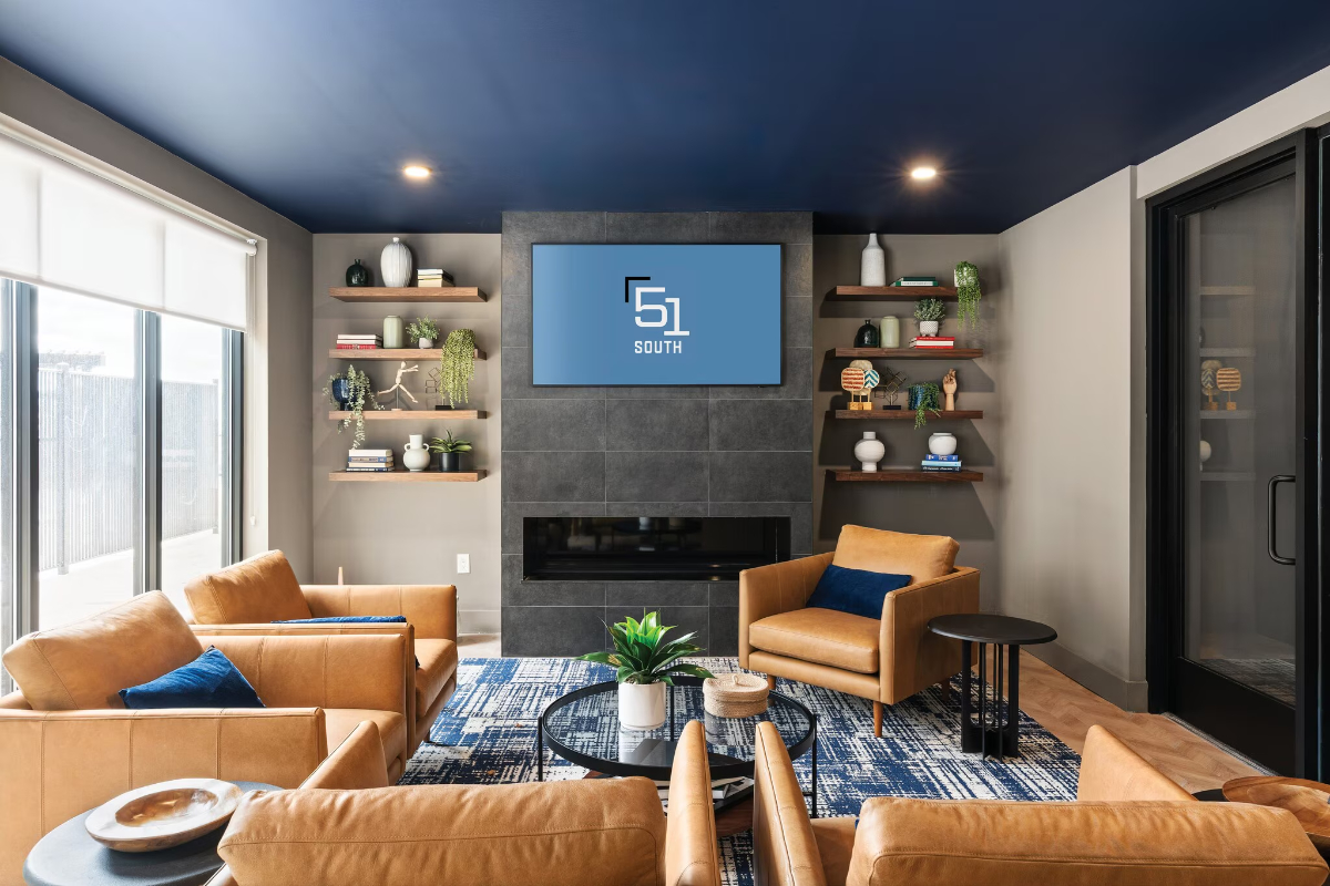 Designer 2BR, Luxe Amenities, Gym, Parking - Photo 4