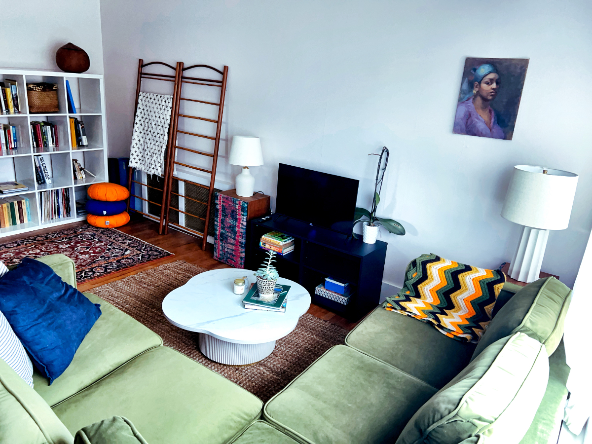 Stylish 2-Bedroom House with Yard and Parking - Photo 11