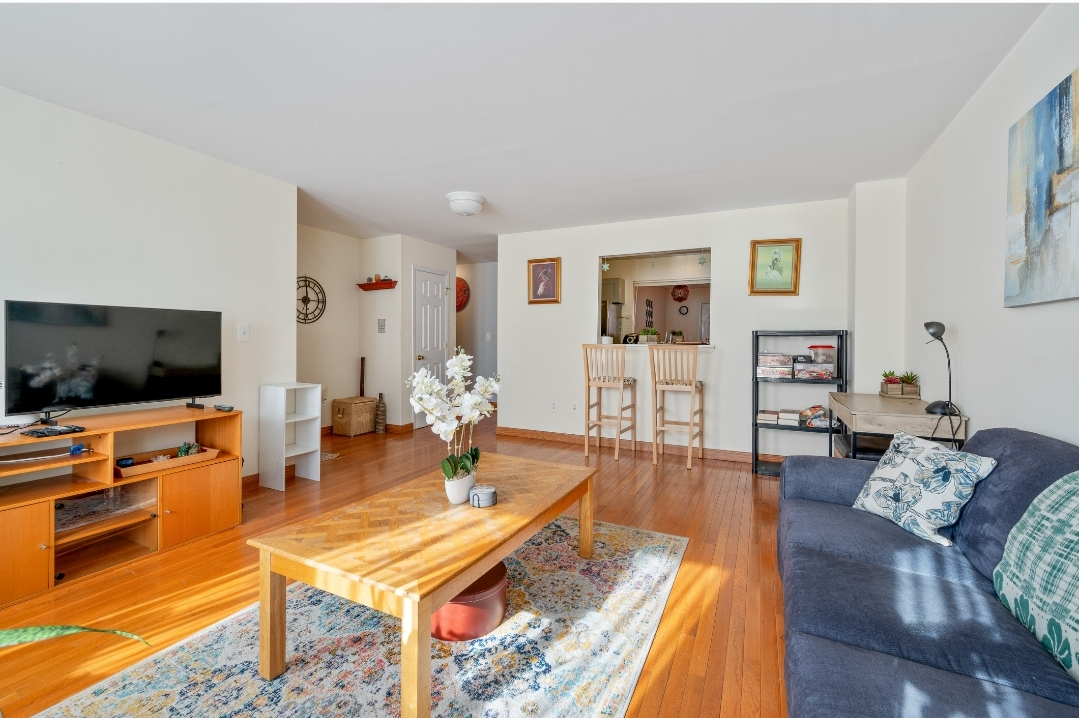 Utilities included, laundry available, fully stocked kitchen, Queens sizebedrooms, front & back yard - Photo 5