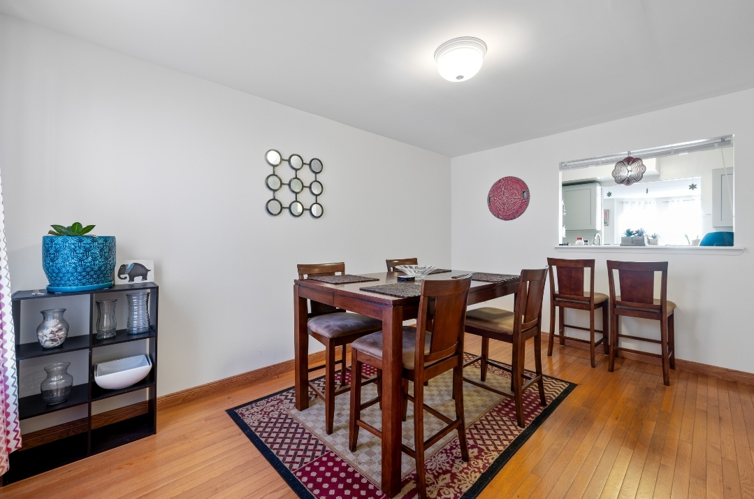 Utilities included, laundry available, fully stocked kitchen, Queens sizebedrooms, front & back yard - Photo 10