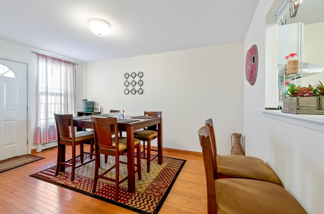 Utilities included, laundry available, fully stocked kitchen, Queens sizebedrooms, front & back yard - Photo 11
