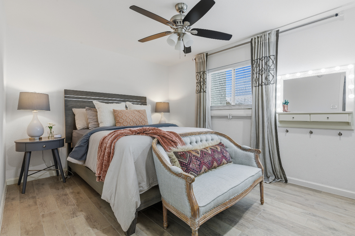 Quiet & Walkable - Stylish Condo With Local Vibe - Photo 2