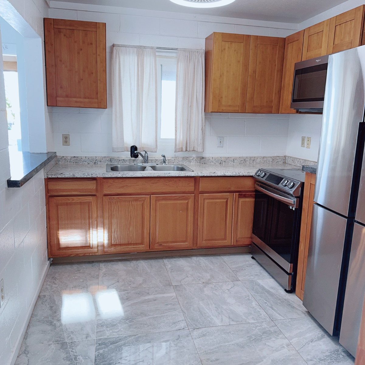Cozy 2 bedroom 1 bathroom house - Photo 2