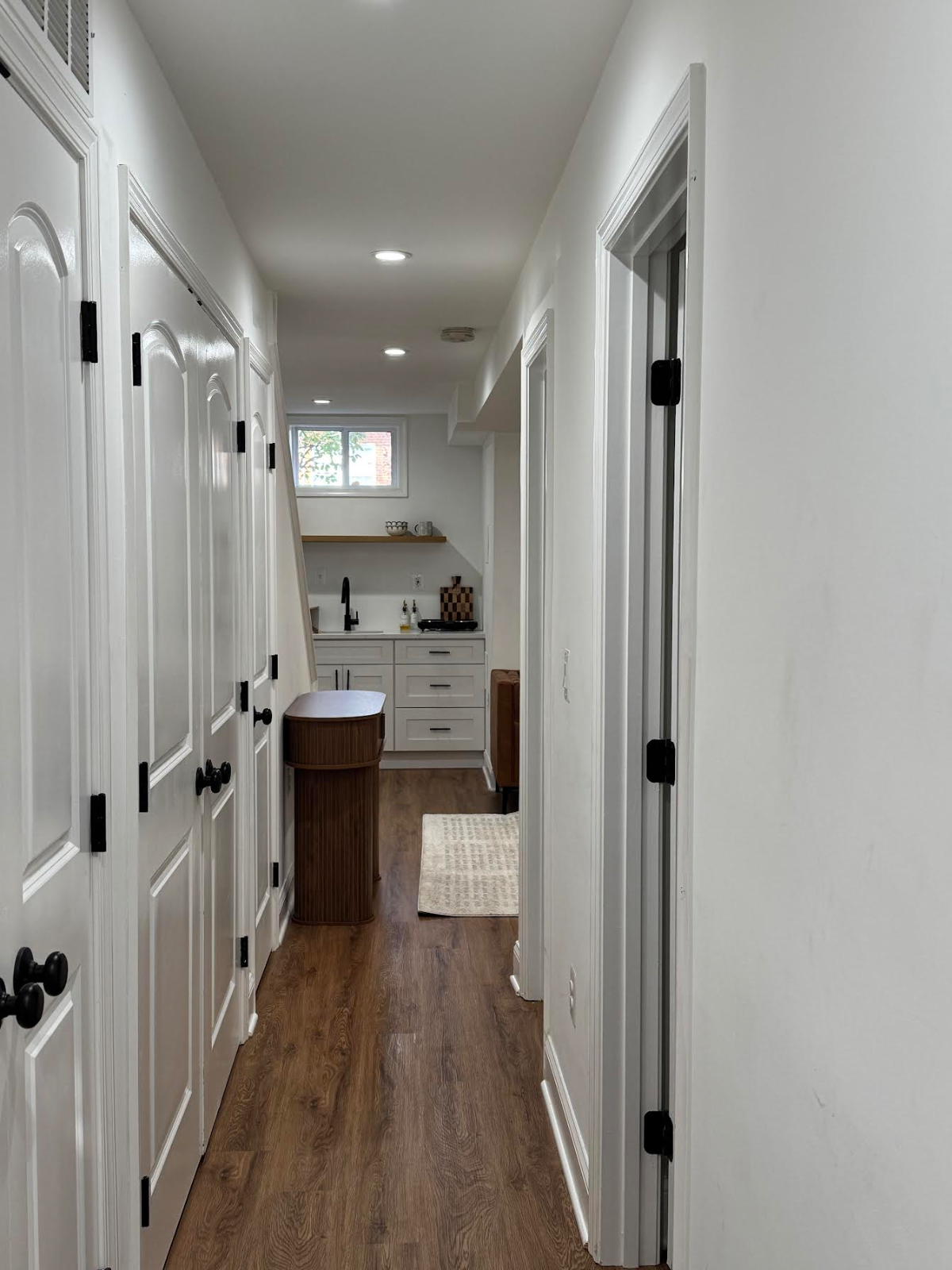 Private, Modern Basement Suite for Traveling Professionals - Photo 3